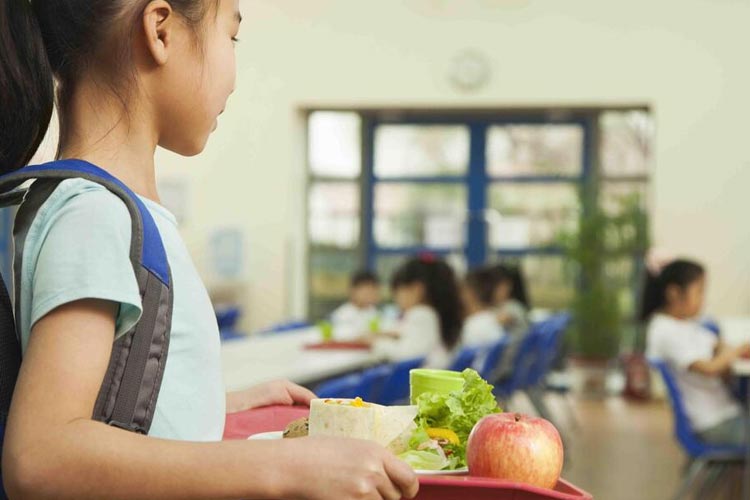 تغذیه دانش آموزان در مدارس