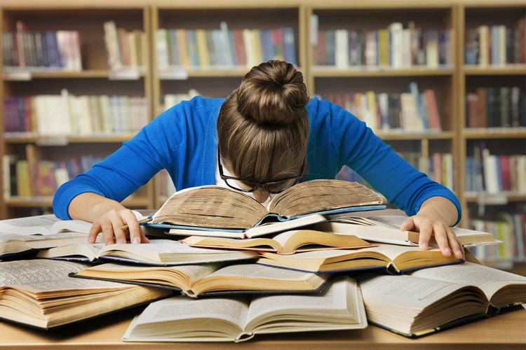 13 عادت اشتباه هنگام مطالعه